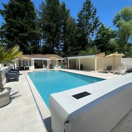 Romantic Poolside Escape In Spay *