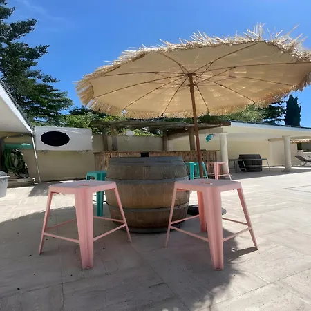 Romantic Poolside Escape In Spay * Spay