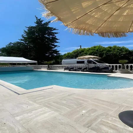 Romantic Poolside Escape In Spay Spay