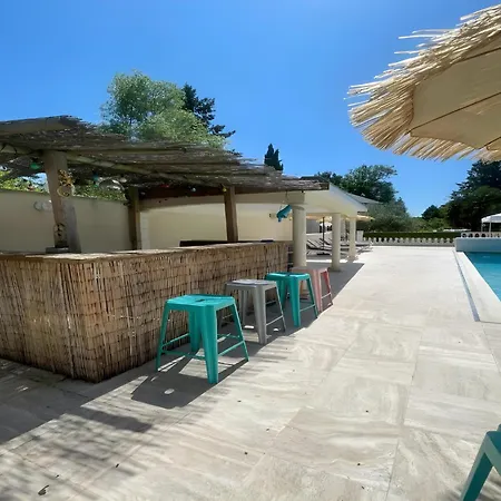 Feriehus Romantic Poolside Escape In Spay